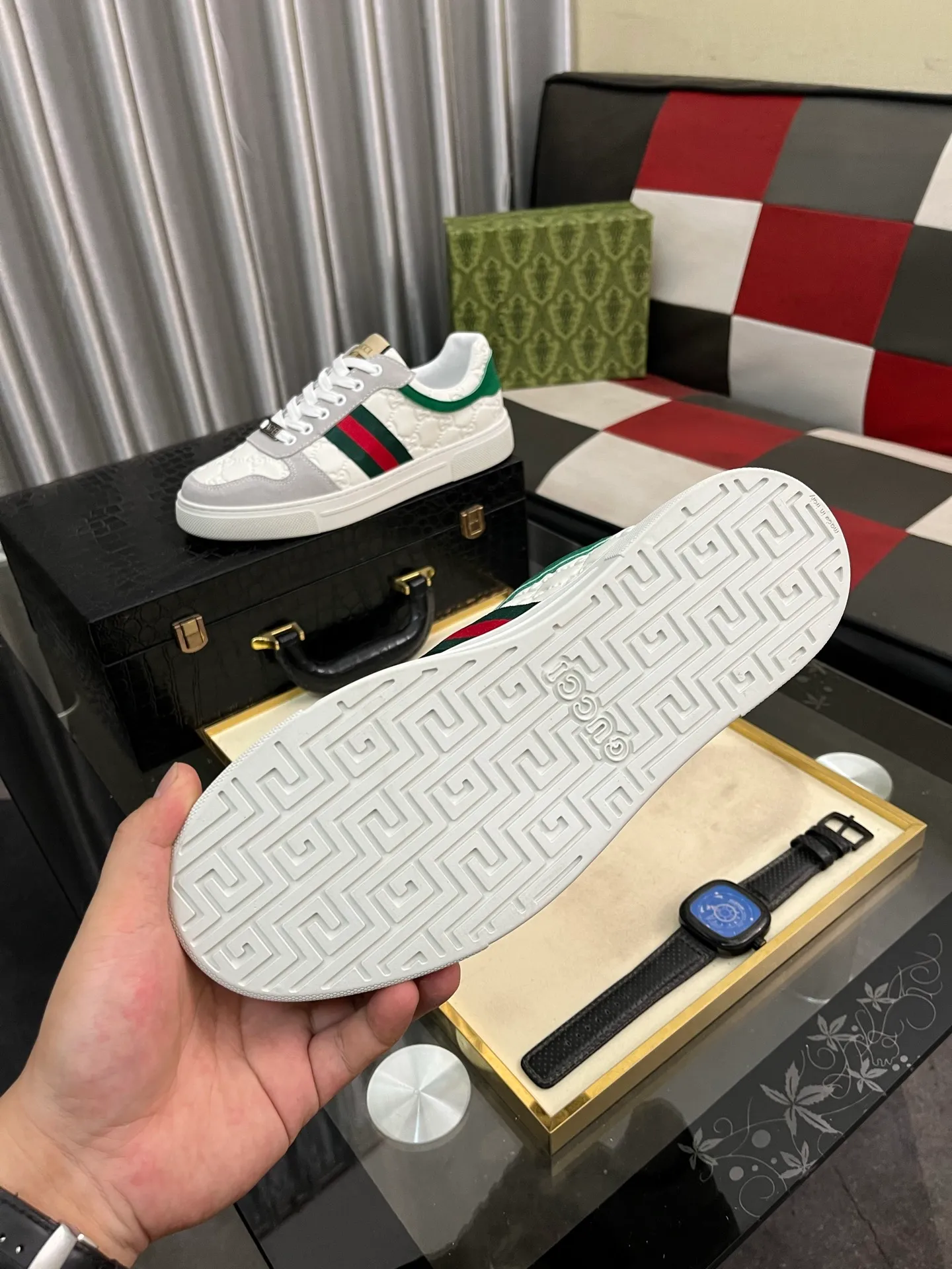 Men's Men's Shoes💰440⌚️⌚️【GUCCI】Gucci men's latest white shoe series casual shoes! The official website is built 1:1. Upper: Made of imported cowhide, with electric embroidery ➕Inner lining: Made of high-quality first-layer pigskin, soft and comfortable. Picky material selection and exquisite workmanship give you the best enjoyment. Size: 38-44 yards, 3️⃣ colors available.